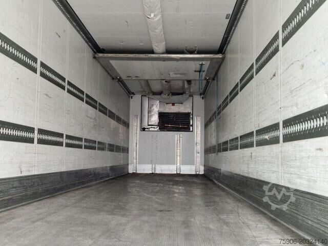 Semirimorchio frigorifero Schmitz Cargobull FRIGORIFIQUE + HAYON