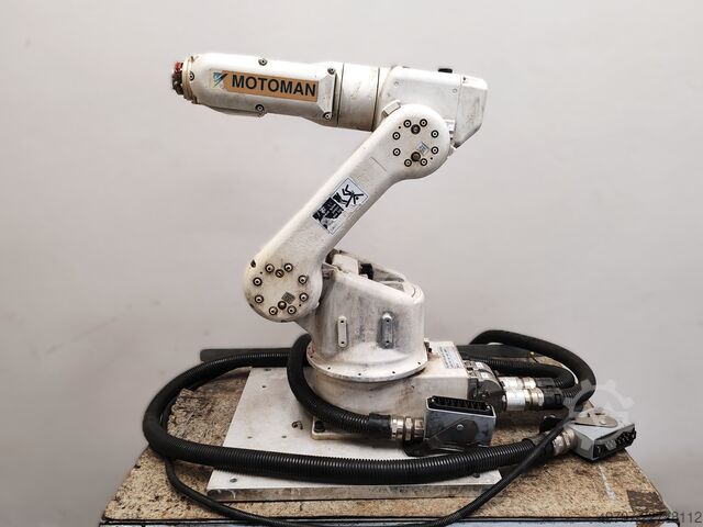 Endüstriyel robot kontrol ünitesi olmadan satılmaktadır. Yaskawa Motoman YR-SV3-J30