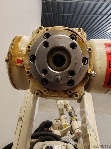 Endüstriyel robot kontrol ünitesi olmadan satılmaktadır. Yaskawa Motoman YR-SV3-J30