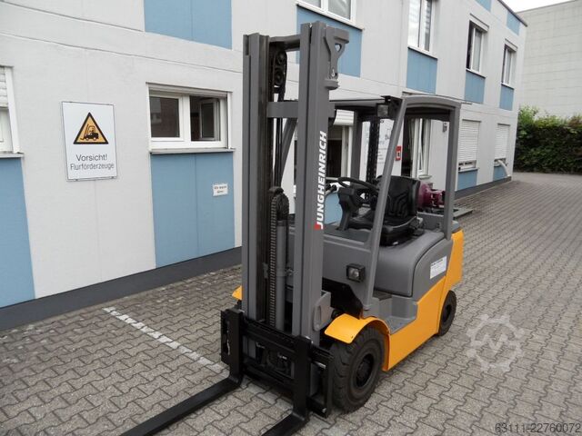 Treibgasstapler Jungheinrich TFG 316 - Triplex - wenig Stunden