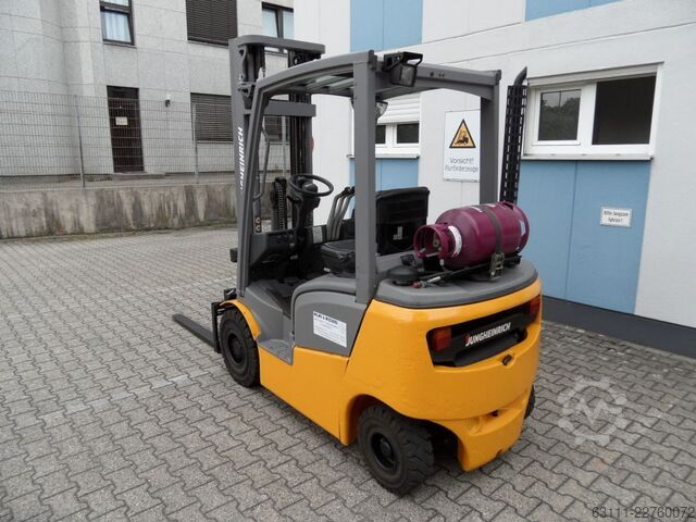 Treibgasstapler Jungheinrich TFG 316 - Triplex - wenig Stunden