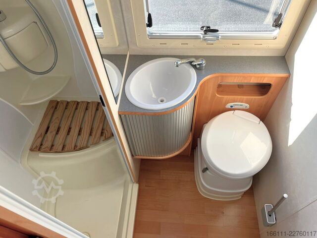 Caravana semiintegrada ADRIA 687 SP - Festbett - Automatik - Klima - AHK -