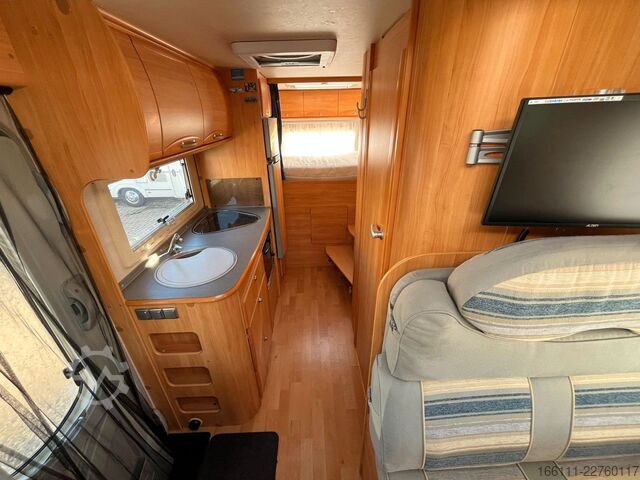 Caravana semiintegrada ADRIA 687 SP - Festbett - Automatik - Klima - AHK -