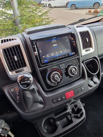 Caravana semiintegrada CARADO T337 PRO 140PS Automat