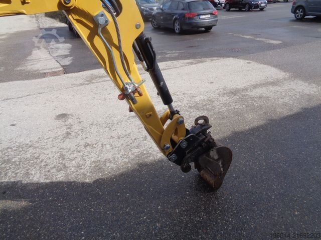 Mini excavator CATERPILLAR 301.7D SW + Schaufel