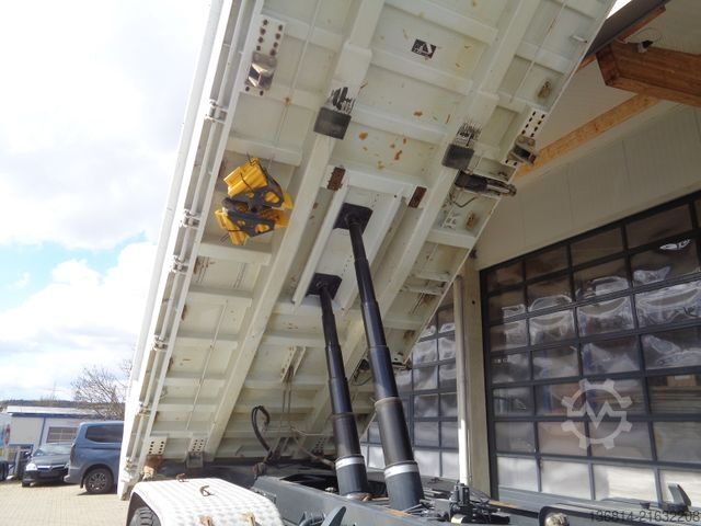 Tipper truck MERCEDES-BENZ Arocs 3246 /Blattfederung/Bordmatik/Meiller