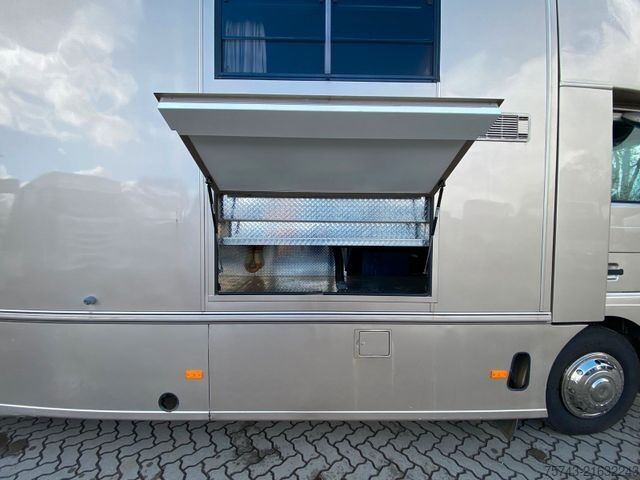 Cattle truck MAN 12 220 5 Pferde Wohnung