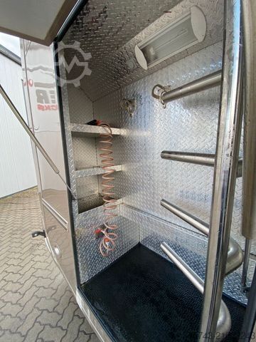 Cattle truck MAN 12 220 5 Pferde Wohnung