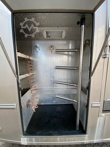 Cattle truck MAN 12 220 5 Pferde Wohnung