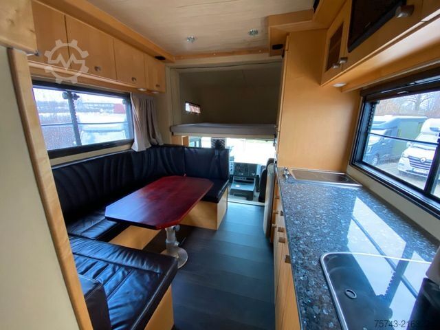 Cattle truck MAN 12 220 5 Pferde Wohnung