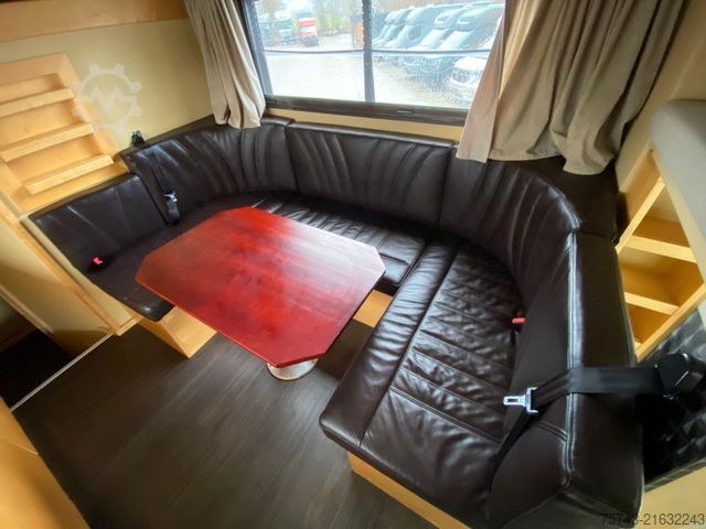 Cattle truck MAN 12 220 5 Pferde Wohnung