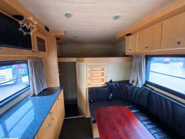 Cattle truck MAN 12 220 5 Pferde Wohnung