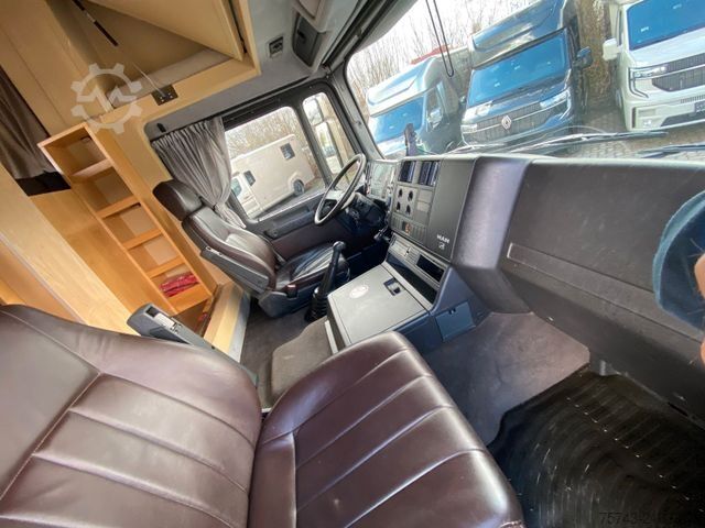Cattle truck MAN 12 220 5 Pferde Wohnung