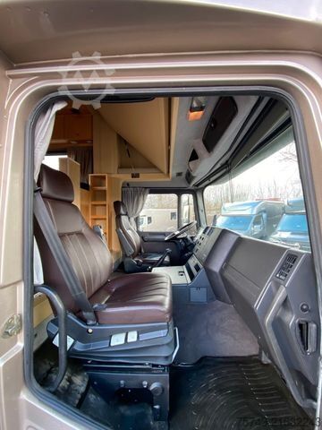 Cattle truck MAN 12 220 5 Pferde Wohnung