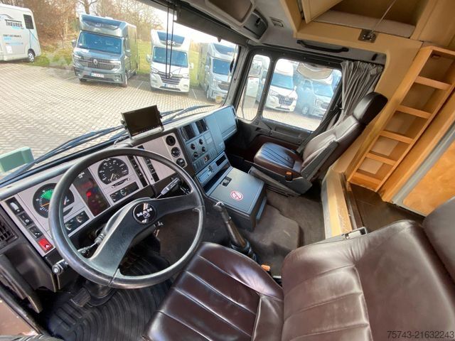 Cattle truck MAN 12 220 5 Pferde Wohnung