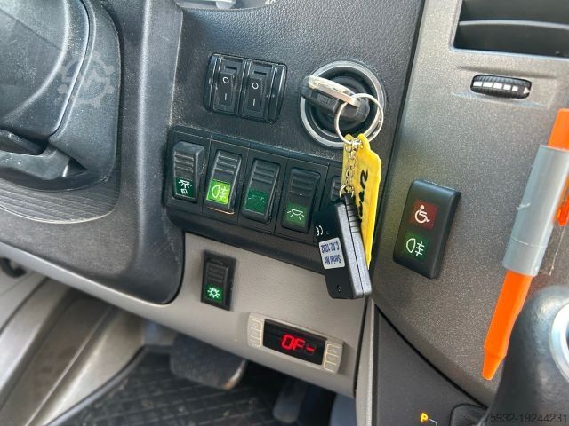 Kleinbus MERCEDES-BENZ Sprinter 519 ToJo - Rampe - Schienensystem