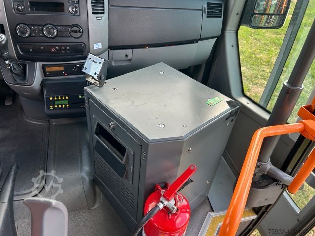 Minibus MERCEDES-BENZ Sprinter 516 City 35 - neuer Motor EVOBUS 45 65