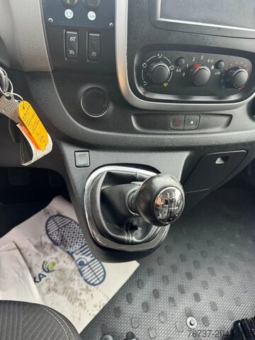 Ambulance Renault Trafic **AMBULANCE-EURO 5-AC-DCI120**