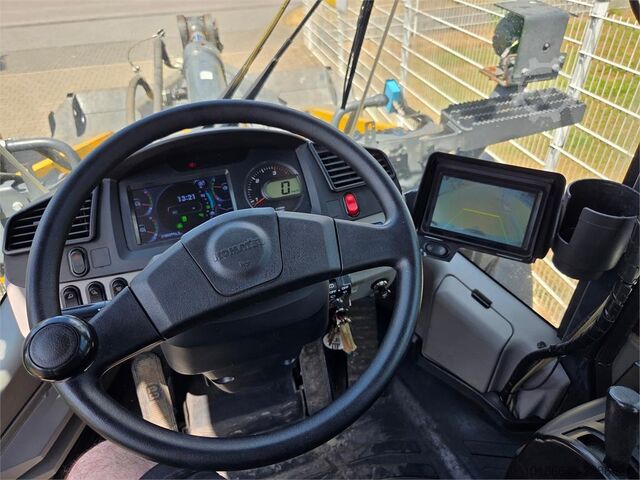  Komatsu WA320-8E0