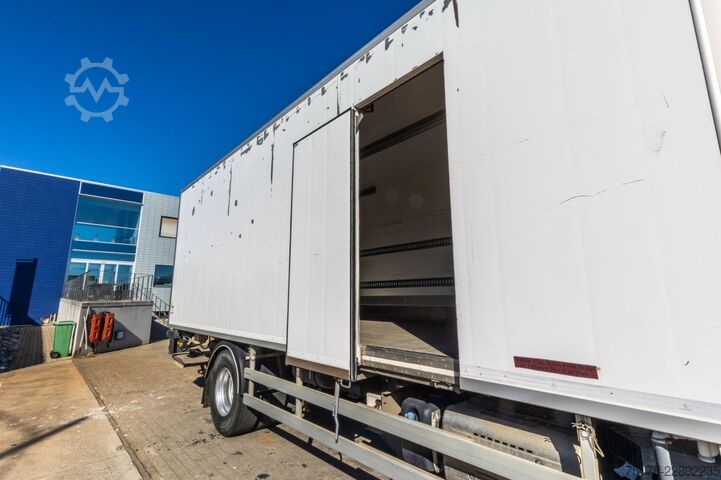 Transport refrigerat/congelat DAF LF55 250 +CHEREAU+THERMO KING+DHOLLANDIA1.5 T.
