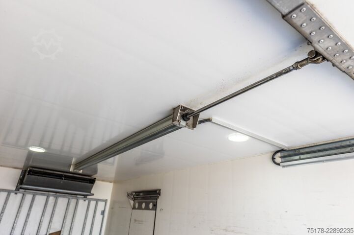 Transport refrigerat/congelat DAF LF55 250 +CHEREAU+THERMO KING+DHOLLANDIA1.5 T.