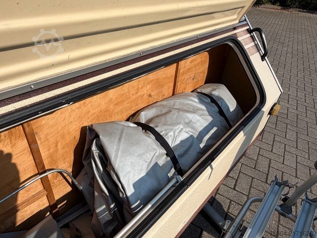 Lakókocsi KIP KOMPAKT KK 300 HUBDACH + HINTERTÜR