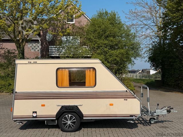 Lakókocsi KIP KOMPAKT KK 300 HUBDACH + HINTERTÜR