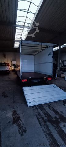 Furgon skrzyniowy IVECO Daily 35S16 Koffer mit Ladebordwand *Klima-aut.*
