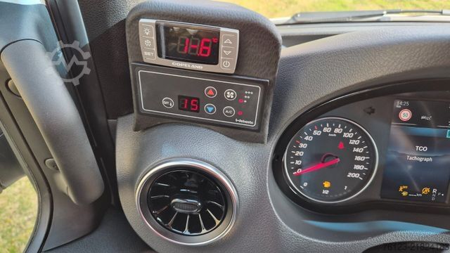 Μίνι λεωφορείο MERCEDES-BENZ 519  Allrad 4 x 4 Lagerfahrzeug Stock 20 Sitzer
