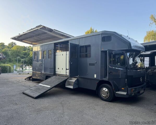Hästtransportör, kapplöpningshästtransport, husbil, lastbil Mercedes Pferderenntransport Pferderenntransporter 1120