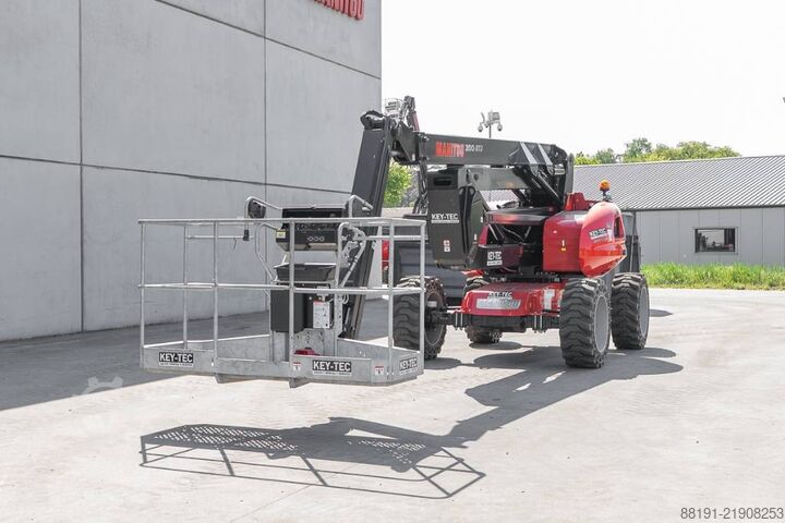 Kloubová teleskopická pracovní plošina Manitou 200 ATJ