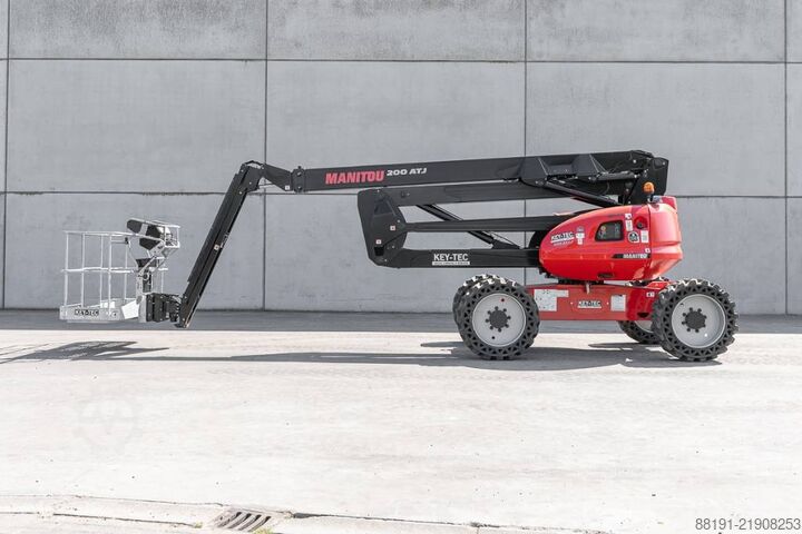 Kloubová teleskopická pracovní plošina Manitou 200 ATJ