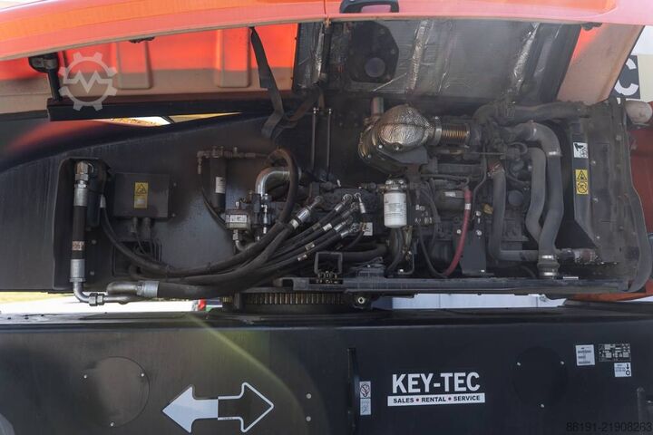 Teleskopická plošina JLG 1250 AJP