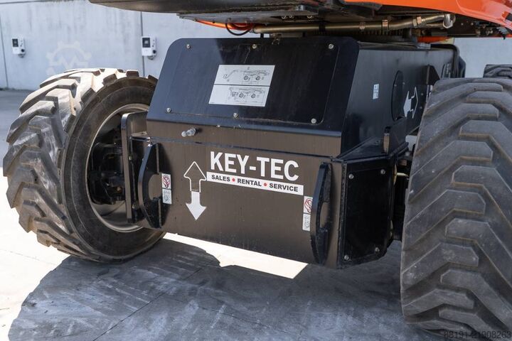 Teleskopická plošina JLG 1250 AJP