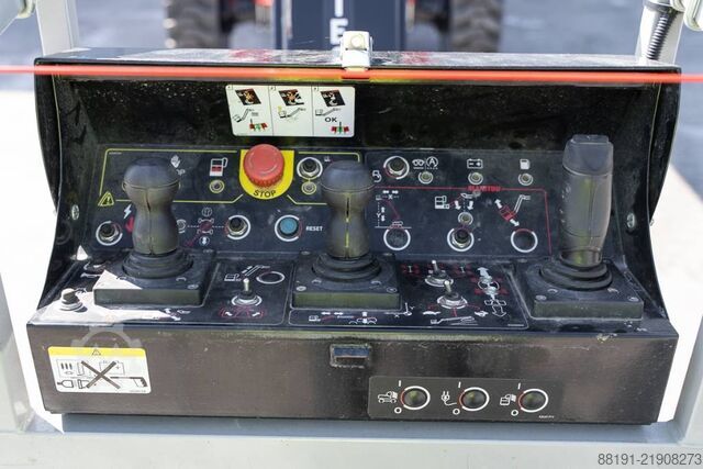 Teleskopická plošina Manitou 220 TJP