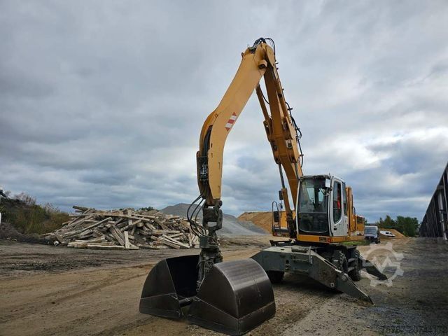 Mobile excavator LIEBHERR A 904-2 C Litronic mit fahrbarer Kabine, Klima