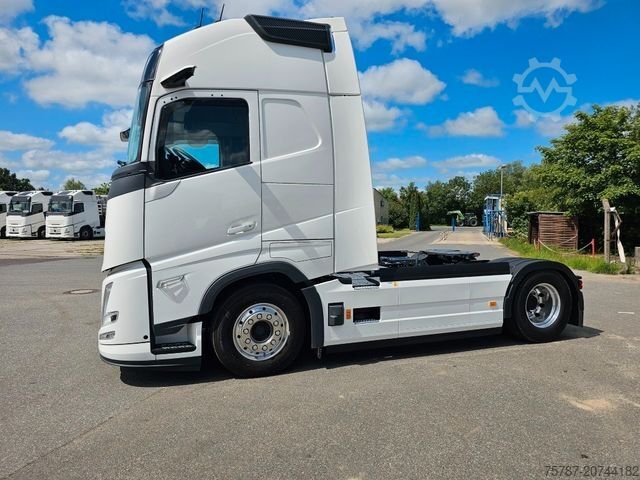 Standard tractor unit VOLVO Volvo 460 neues Modell, full Option, 2 Kreis Hyd