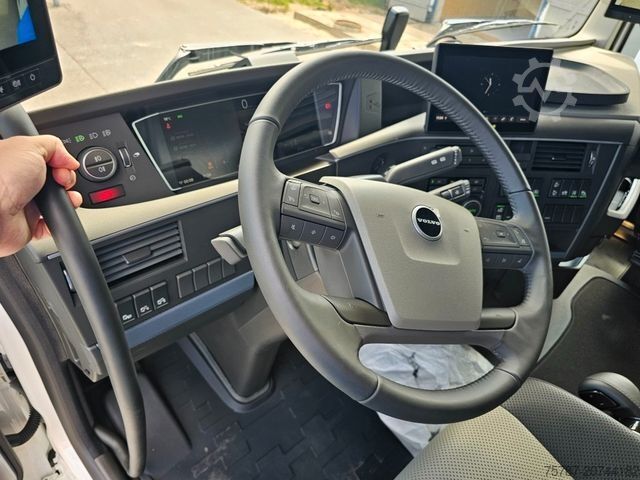 Standard tractor unit VOLVO Volvo 460 neues Modell, full Option, 2 Kreis Hyd