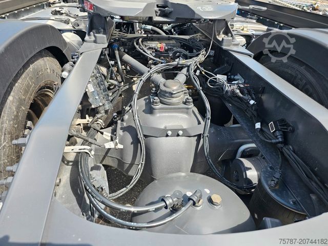 Standard tractor unit VOLVO Volvo 460 neues Modell, full Option, 2 Kreis Hyd