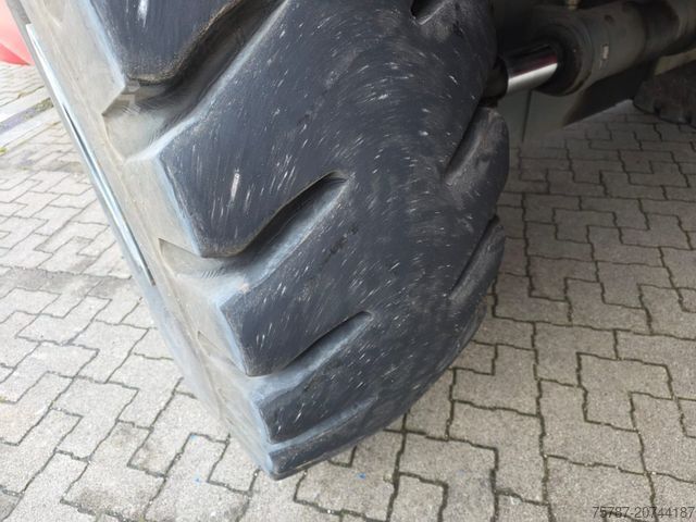 Container stacker Liebeherr LRS V 645 Reachstacker/ Contlader