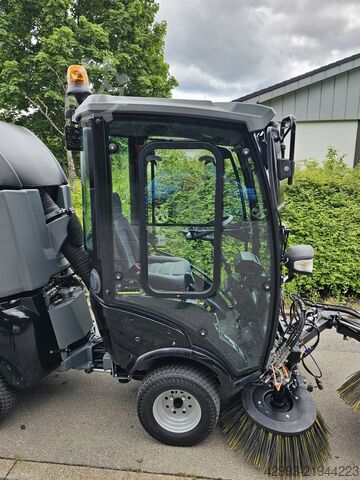 Balayeuse de voirie Kärcher MIC34
