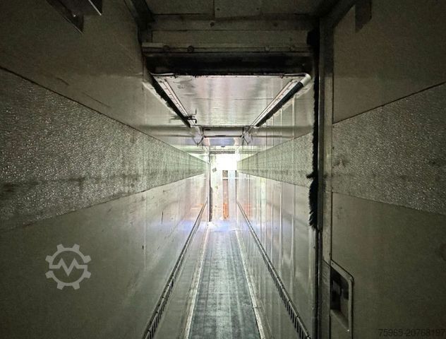 Reefer semitrailer  Gray & Adams AND CITY TRAILER CARRIER VECTOR 185