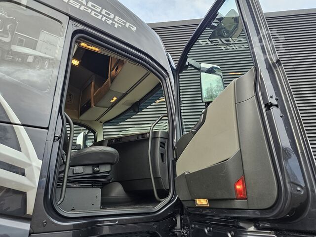 Crane truck Volvo FH 540 8x4*4 / HIAB 548E-9 CRANE + WINCH / KRAN