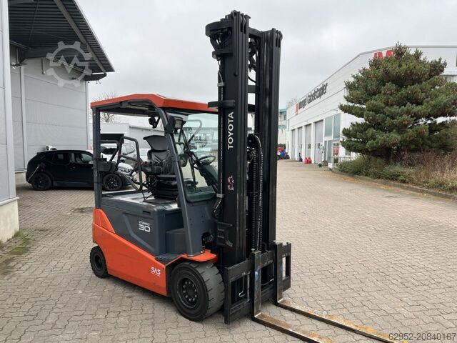 Electric 4-wheel forklift Toyota 8 FBMT 30