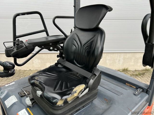 Electric 4-wheel forklift Toyota 8 FBMT 30