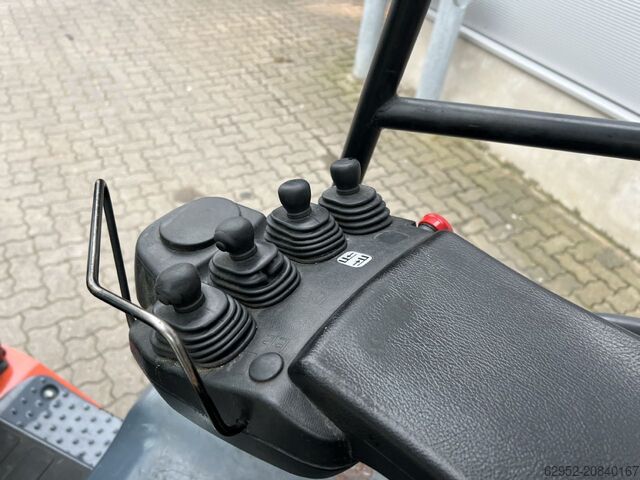 Electric 4-wheel forklift Toyota 8 FBMT 30