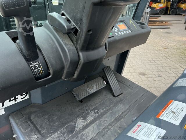 Electric 4-wheel forklift Toyota 8 FBMT 30