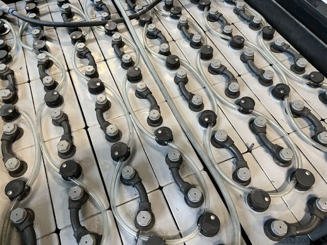 Electric 4-wheel forklift Toyota 8 FBMT 30