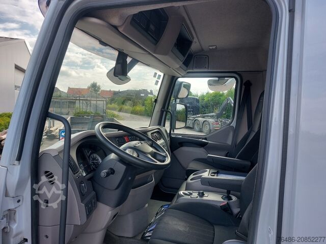 Vrachtwagen met bakwagen DAF LF 45