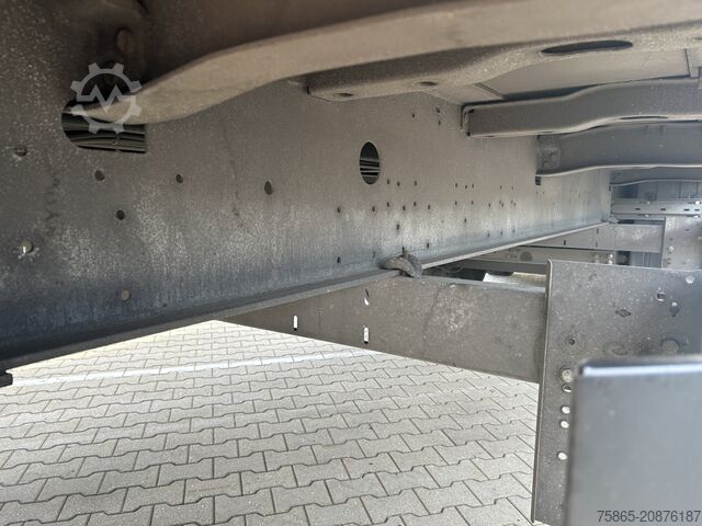 Koffer Schmitz Cargobull SCB S3B / Box / Loadlift / 2x Liftas / APK 03-27